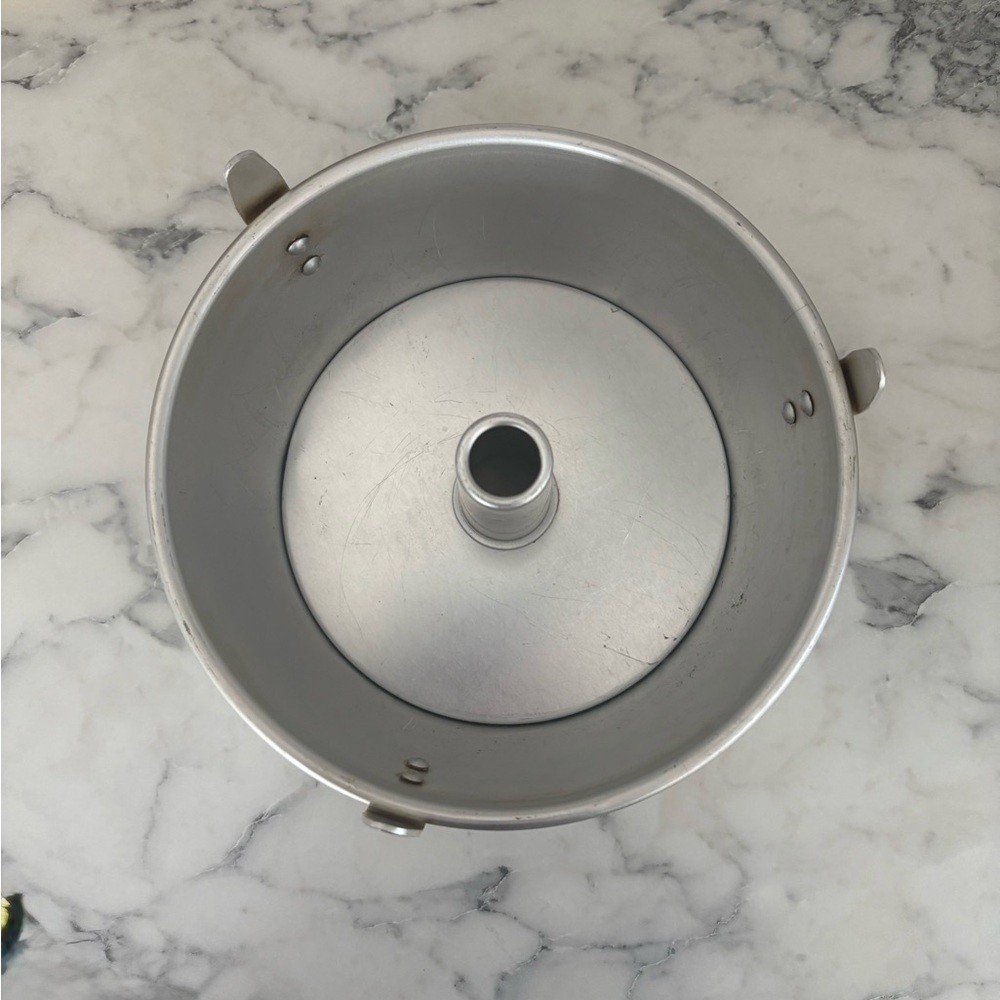 Silver Non-Stick Cake Pan 7” - Picture 2 of 5